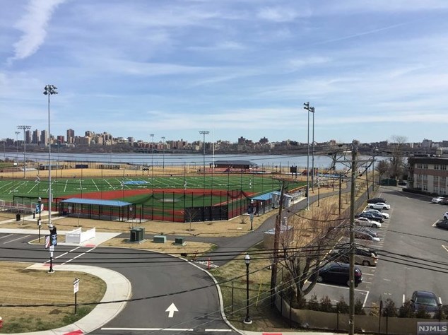 1100 River Rd #404, Edgewater, NJ 07020