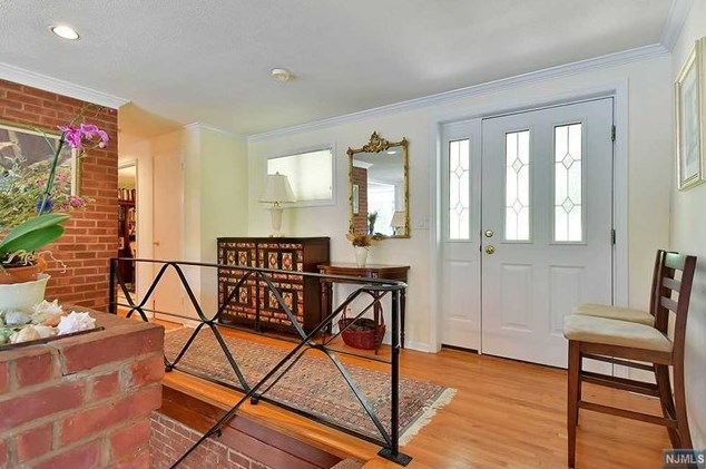 7 Dogwood Ln, Tenafly, NJ 07670-1103