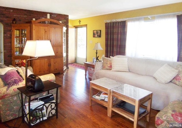 815 Pascack Rd, Paramus, NJ 07652