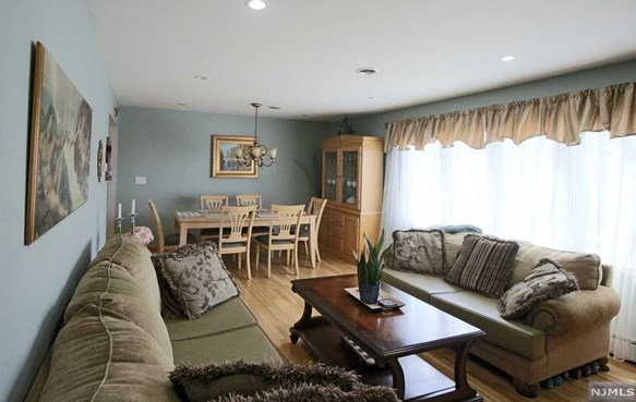 251 Wallington Ave, Wallington NJ  07057-1338 exterior