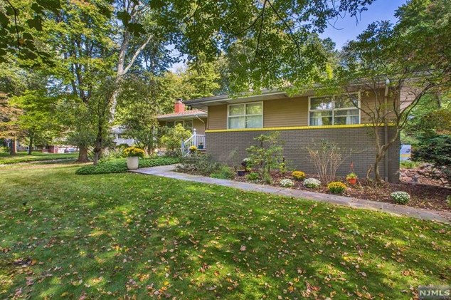 363 Valley Rd, Haworth, NJ 07641