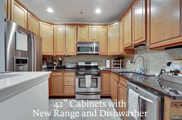 315 Midland Ct, West New York NJ  07093-8331 exterior