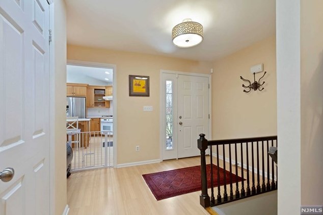 12 Stone Fence Rd, Allendale, NJ 07401