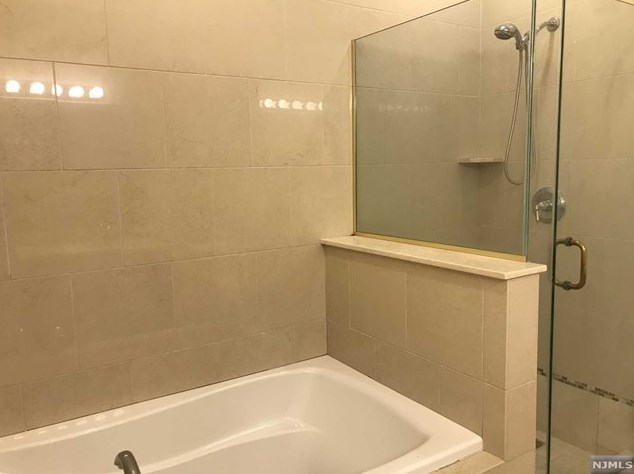 1109 Windsor Park Ct, Englewood NJ  07631-4924 exterior