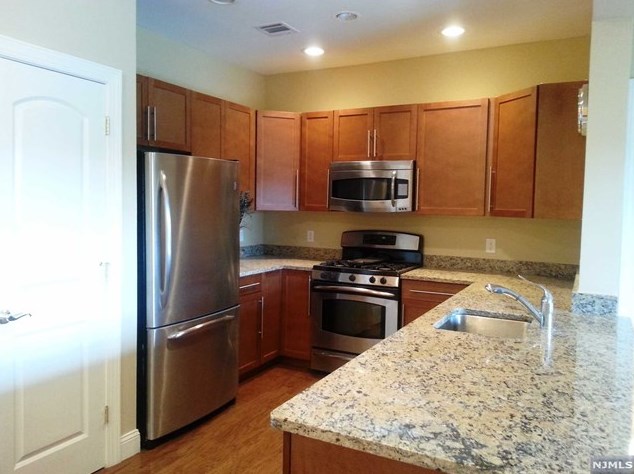 1109 Windsor Park Ct, Englewood NJ  07631-4924 exterior