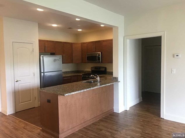 1109 Windsor Park Ct, Englewood NJ  07631-4924 exterior