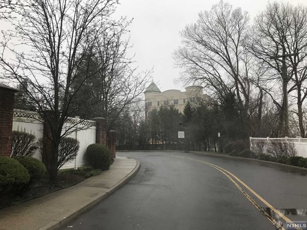 1109 Windsor Park Ct, Englewood NJ  07631-4924 exterior