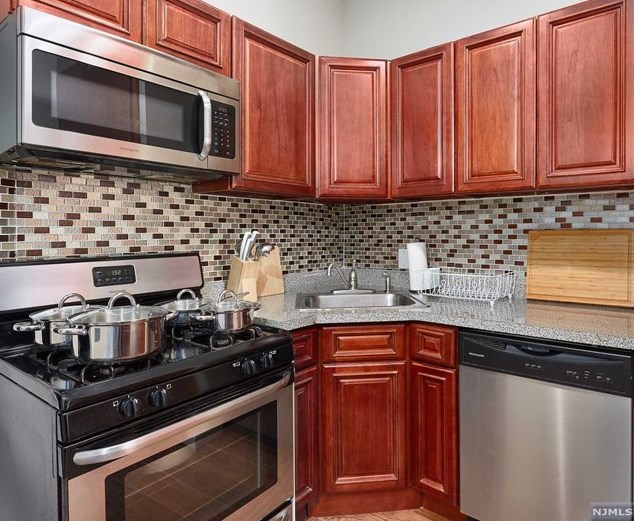 67 Oakland Ave #2, Jersey City, NJ 07306