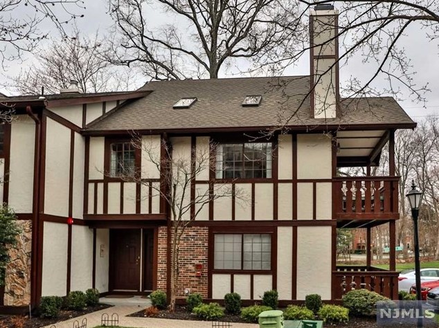 711 Thoreau Ct, Mahwah, NJ 07430