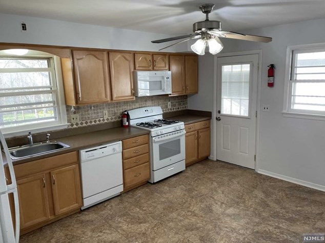 146 Hiawatha Blvd, Oakland, NJ 07436