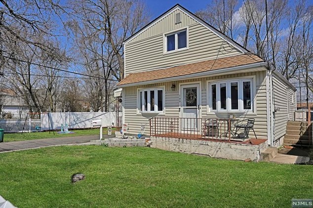 109 Church St, Lodi, NJ 07644