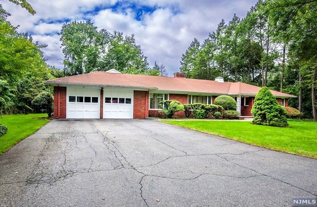 140 Maple St, Haworth, NJ 07641