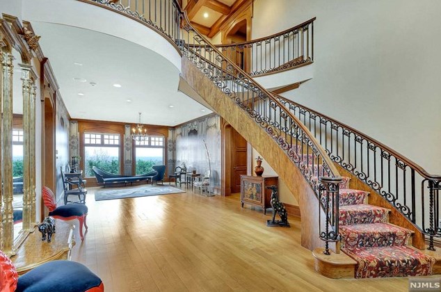 141 Truman Dr, Cresskill, NJ 07626