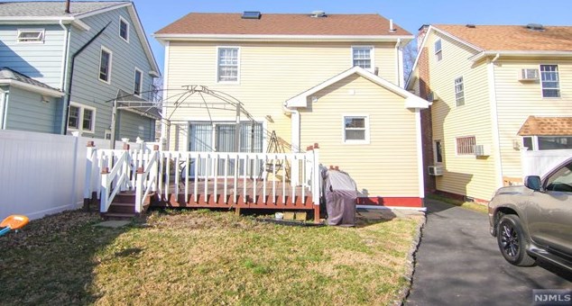 864 Livingston Rd, Elizabeth, NJ 07208-1117
