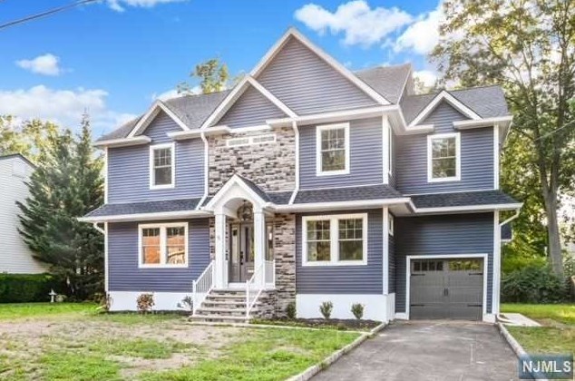 5 Van Ct, Waldwick, NJ 07463-1614