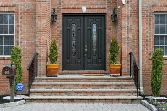 98 County Rd, Demarest, NJ 07627