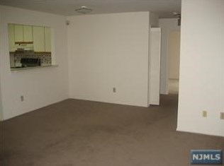19 Fox Run Dr, Englewood, NJ 07631