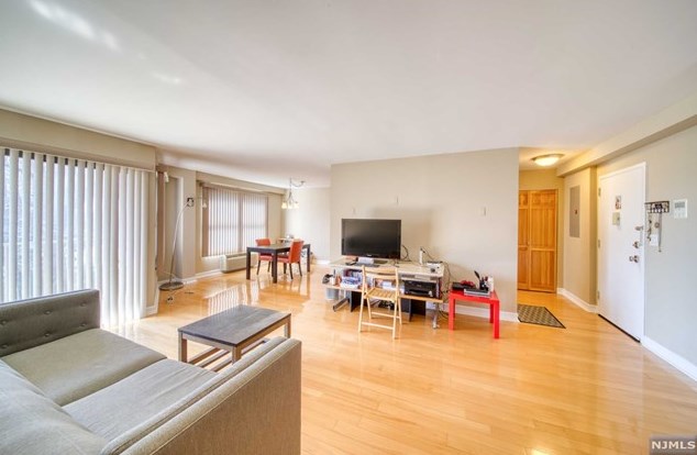 584 Anderson Ave #2e, Cliffside Park, NJ 07010