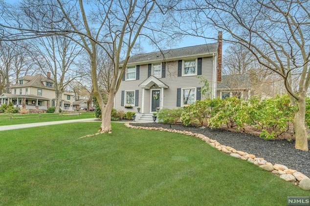 15 Winter St, Mahwah, NJ 07430