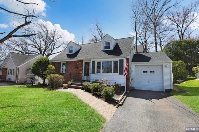 144 Midwood Rd, Ridgewood, NJ 07452