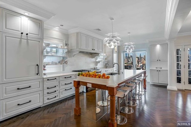 807 Boulevard E, Union City, NJ 07086