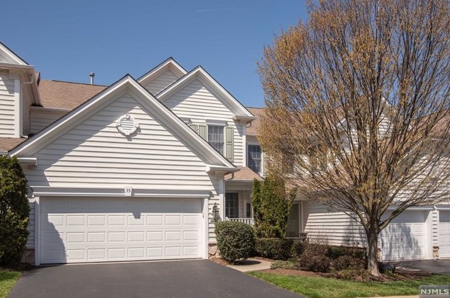 35 Thistle Dr, Paramus, NJ 07652-1353