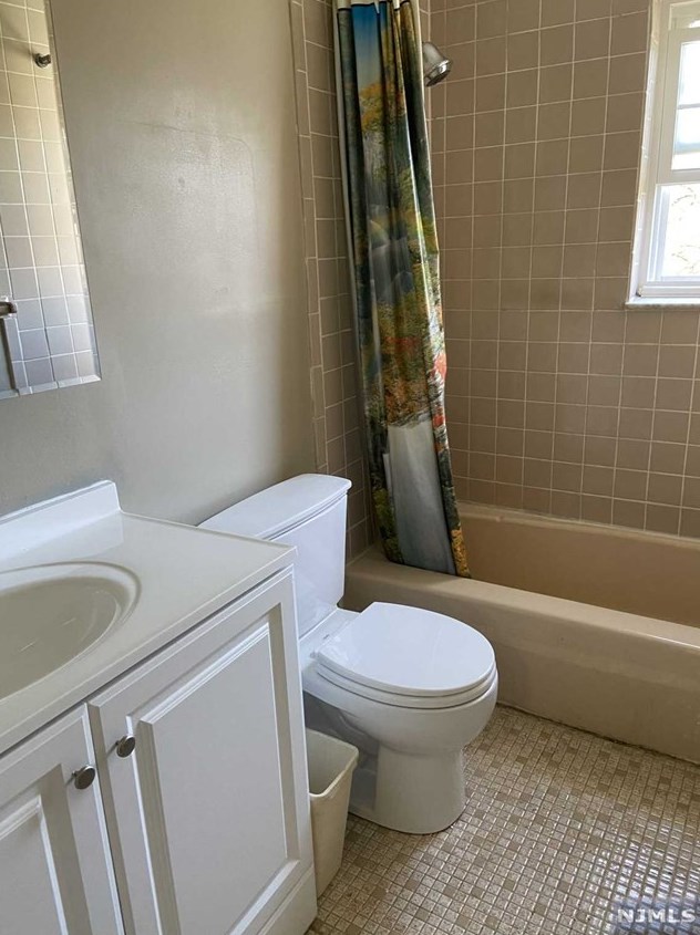 605 Grove St, Clifton NJ  07013-3818 exterior