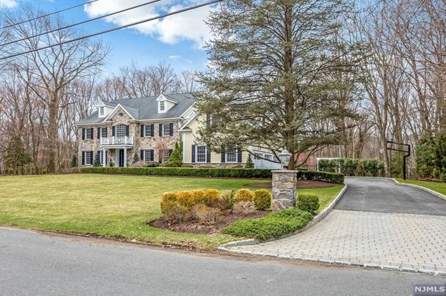 866 Aztec Trail, Franklin Lakes, NJ 07417