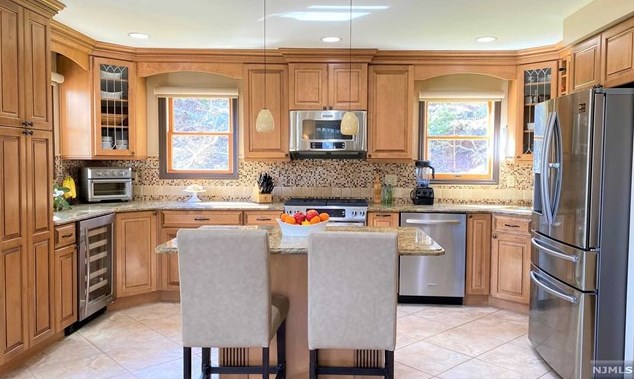 101 Cedar St, Cresskill, NJ 07626