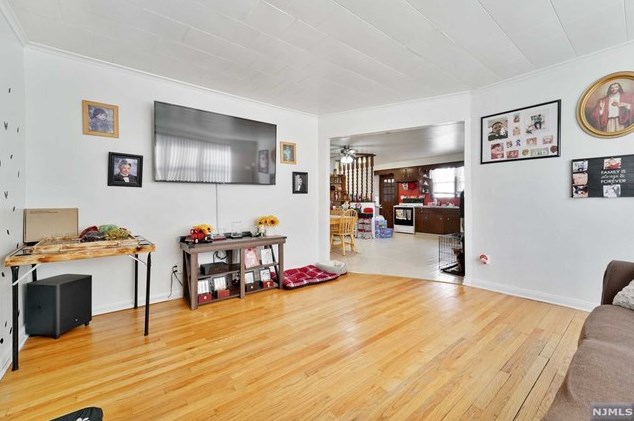 13 Irving Pl, Outwater, NJ 07026
