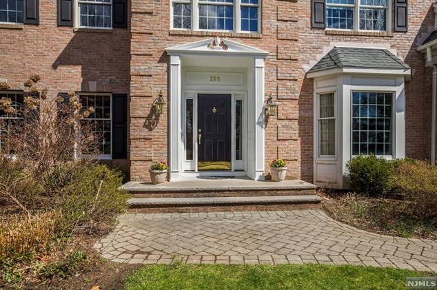 108 Hilltop Ln, Wyckoff, NJ 07481-2950