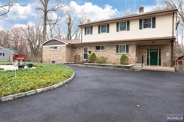 22 Beech St, Hillsdale, NJ 07642-2545