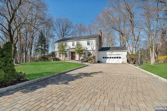 67 Fairway Ter, Norwood, NJ 07648-1404