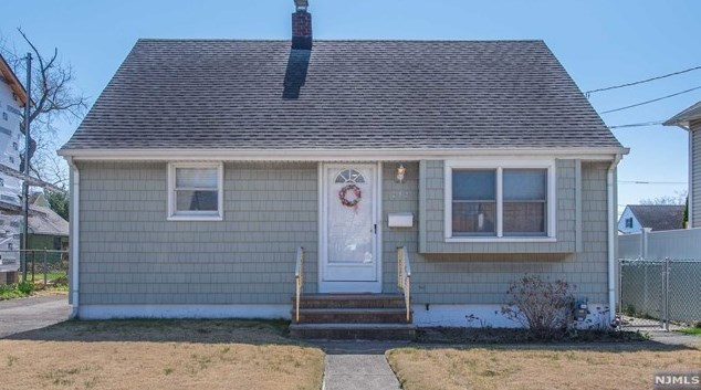 212 Roosevelt Ave, Elmwood Park, NJ 07407
