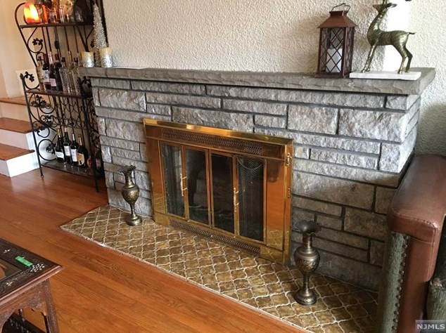 8 8th St, Fairview, NJ 07022