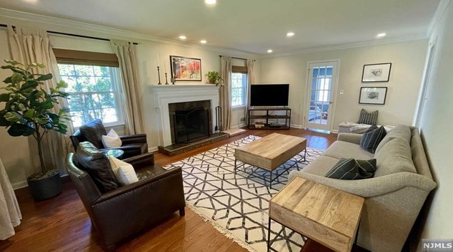 104 Deerfield Ct, Oradell, NJ 07649
