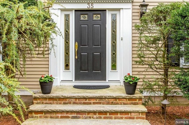35 Heritage Ct, Westwood, NJ 07677-8347