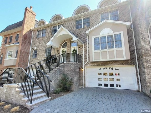 145 Stonegate Trail, Cresskill, NJ 07626