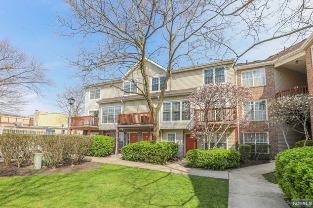 1430 Westgate Dr, West Fort Lee, NJ 07024