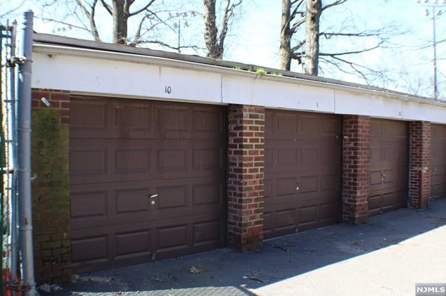 88 Forest Hill Pkwy, Newark, NJ 07104