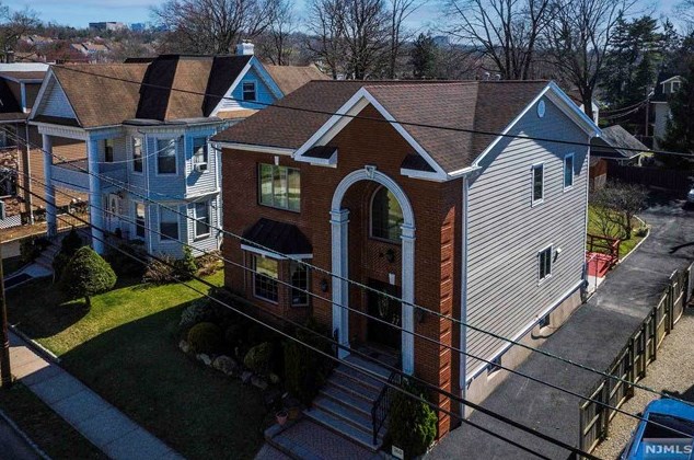 160 Phelps Ave, Englewood, NJ 07631-4913