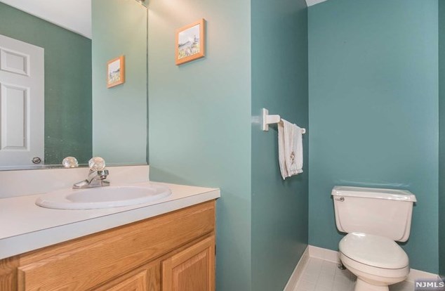 26 Beacon Hl, Pompton Falls NJ  07442-1350 exterior