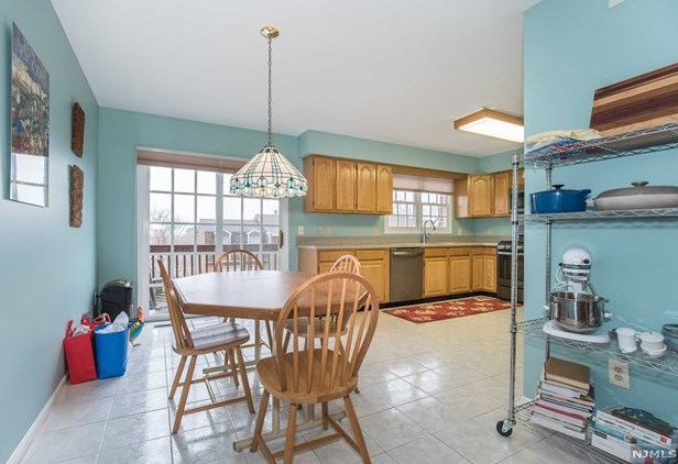 26 Beacon Hl, Pompton Falls NJ  07442-1350 exterior