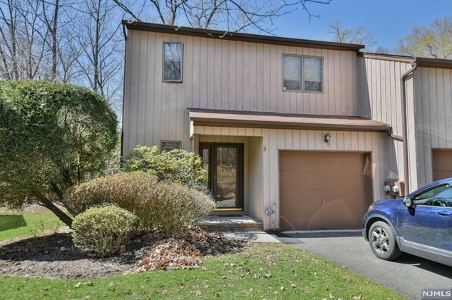 10 Williamsburgh Way, Montvale, NJ 07645