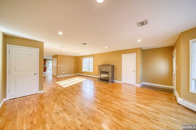 233 E Columbia Ave #b, Palisades Park, NJ 07650