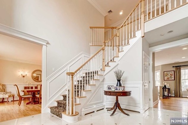 43 Middletown Rd, Montvale, NJ 07645-2424