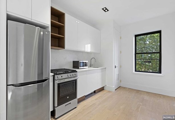 32 Magnolia Ave #203, Jersey City, NJ 07306
