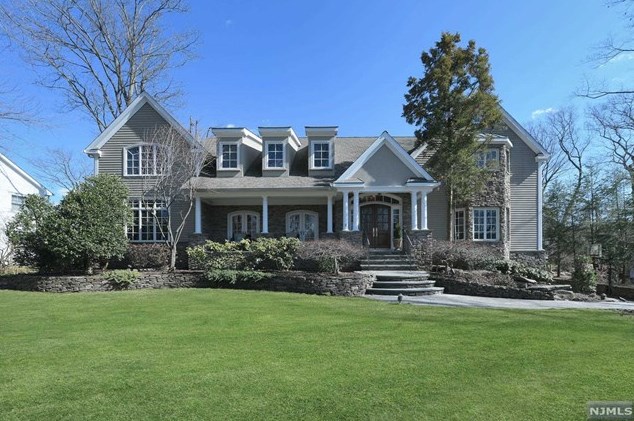 714 Laurel Ln, Wyckoff, NJ 07481-1029