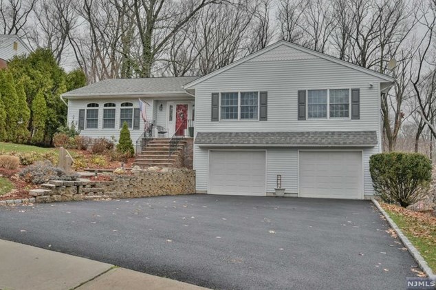 892 Ridgewood Blvd, Westwood, NJ 07676-4607