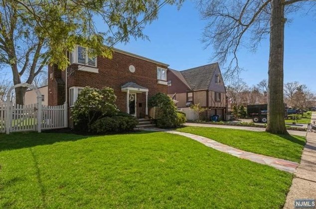 33 Dunn Pl, Dumont, NJ 07628
